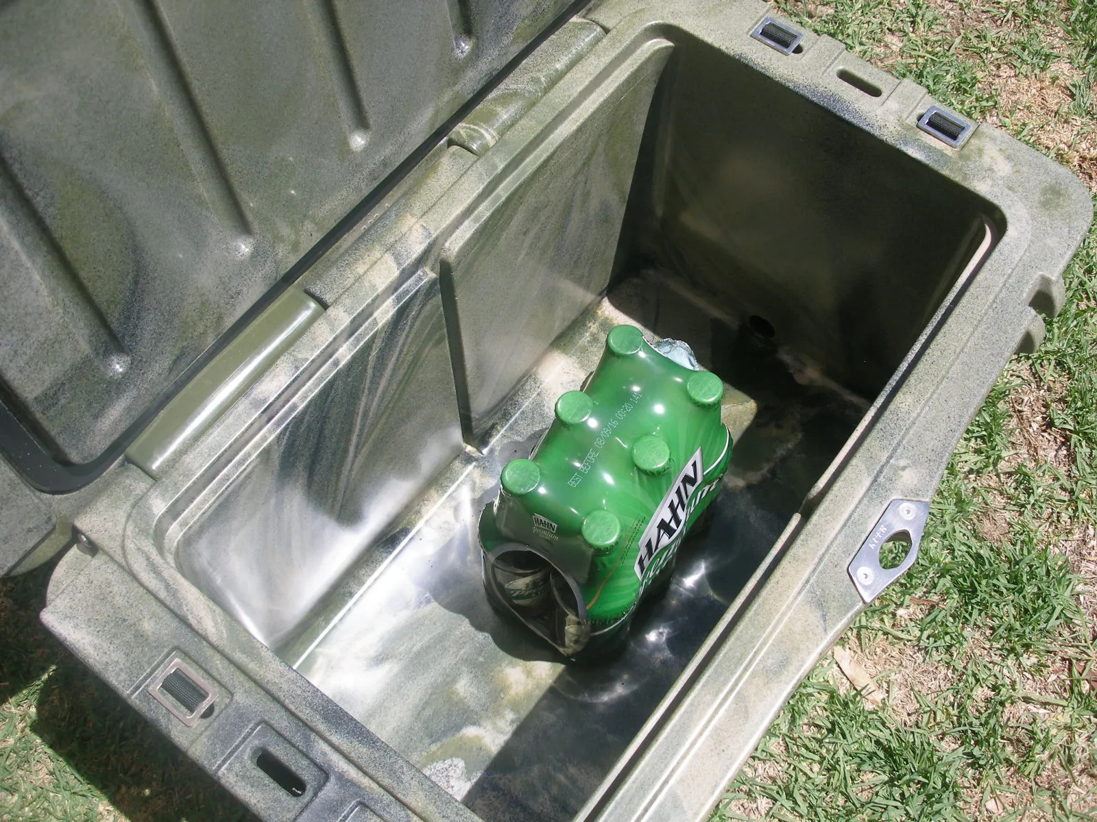 42.6 Litre (45 Quart) Cooler Box Esky