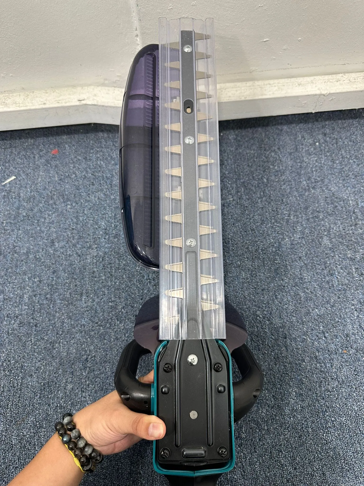 Makita UH353DSA 350mm Cordless Hedge Trimmer Come with 1 12V 2.0Ah battery & 1 Charger | Model : M-UH353DSA (OBSOLETED)