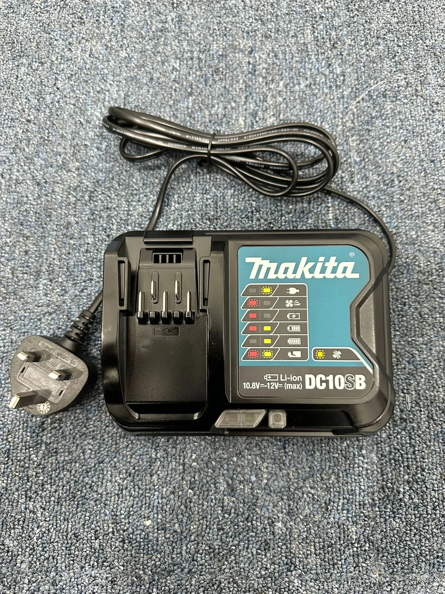 Makita UH353DSA 350mm Cordless Hedge Trimmer Come with 1 12V 2.0Ah battery & 1 Charger | Model : M-UH353DSA (OBSOLETED)