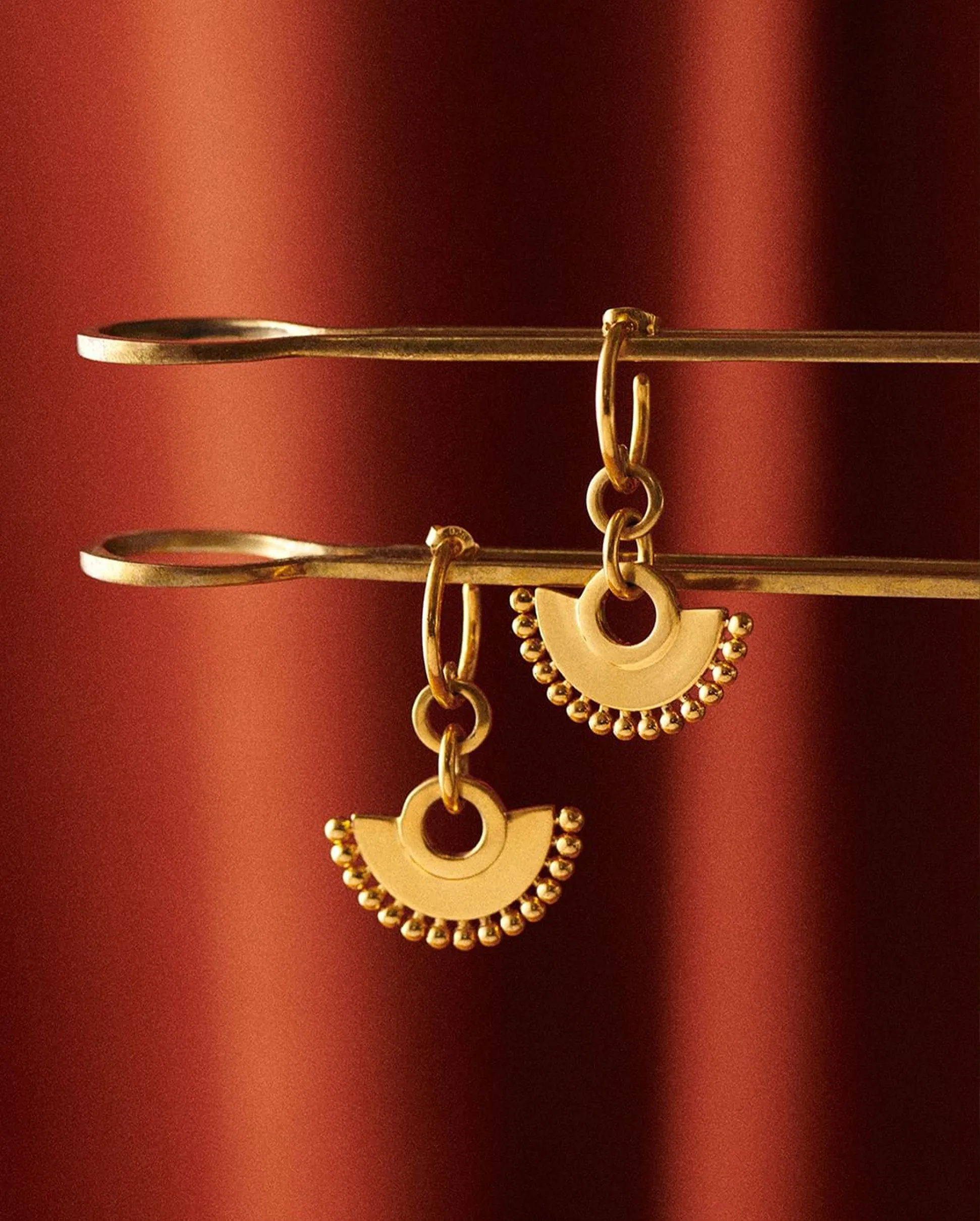 ZENYU CHANDELIER HOOP EARRINGS / GOLD