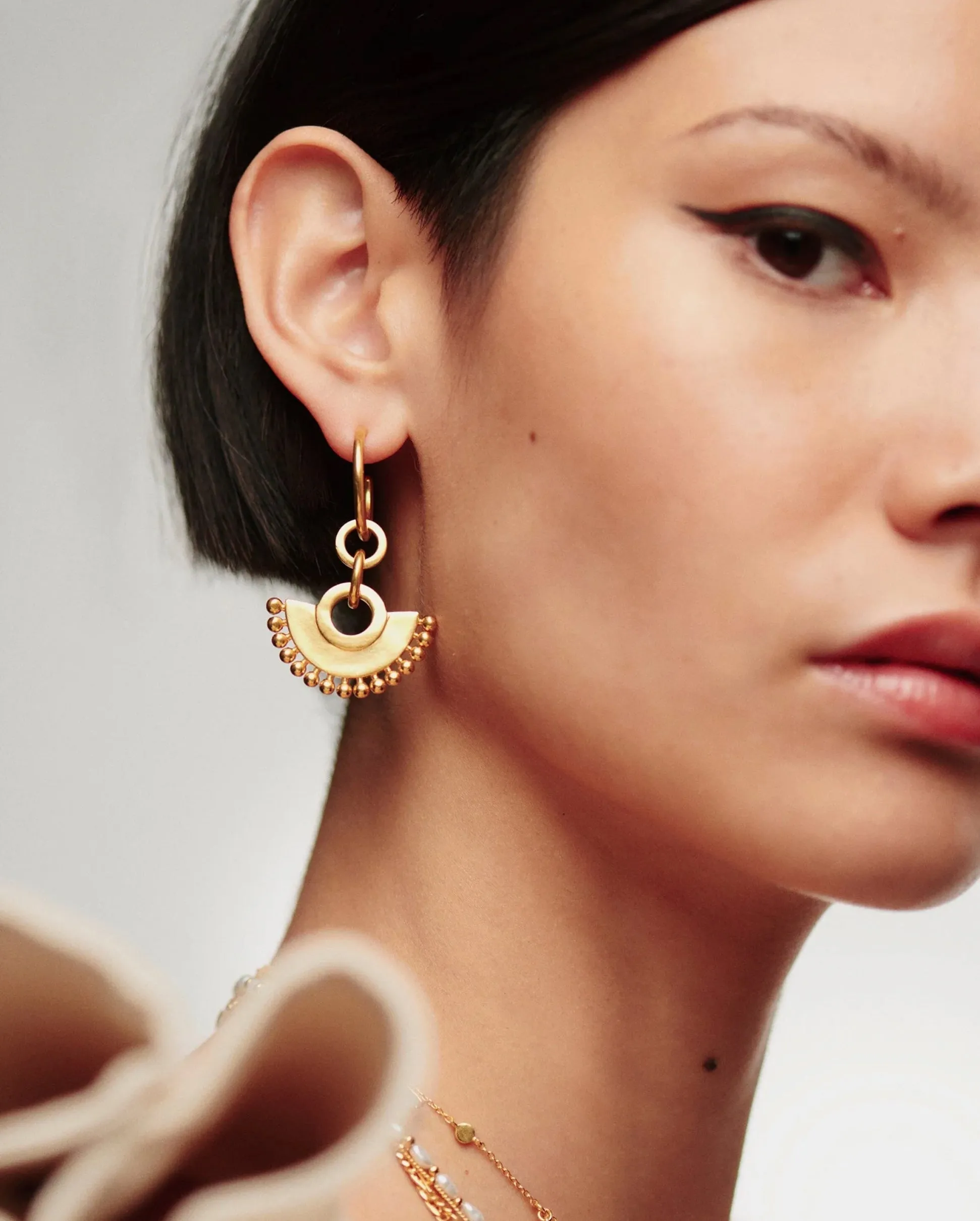 ZENYU CHANDELIER HOOP EARRINGS / GOLD