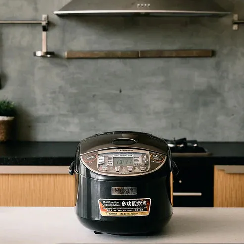 ZOJIRUSHI MICOM Rice Cooker & Warmer 1 Li / 5.5 Cups  "Made in Japan"